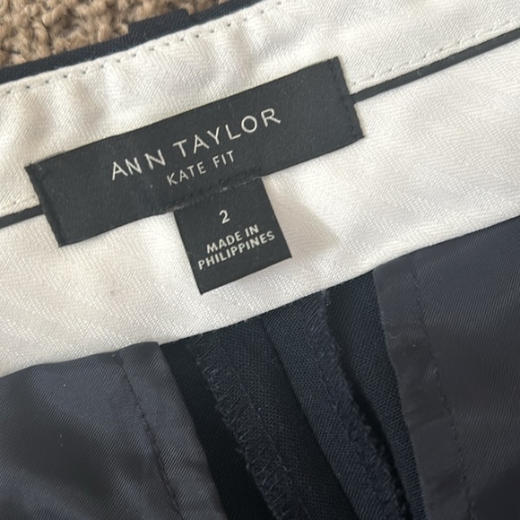 Ann Taylor Kate Fit Deep Navy pants size 2 Excellent condition. - Picture 2 of 4